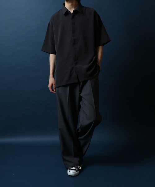 ANPAS（アンパス）の「Polyester Twill Fabric Fly front Shirt ポリツイル 比翼仕立て オーバーサイズ 無地半袖シャツ（シャツ/ブラウス・メンズ・ブラウン/ブラック/ホワイト/チャコール・LL/L/M）」の8枚目の写真
