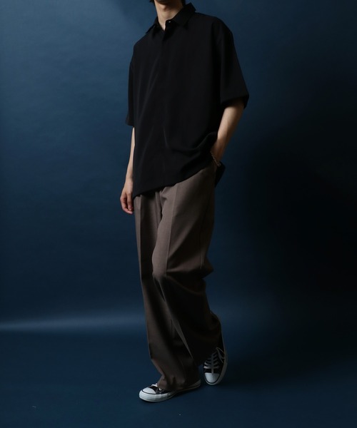 ANPAS（アンパス）の「Polyester Twill Fabric Fly front Shirt ポリツイル 比翼仕立て オーバーサイズ 無地半袖シャツ（シャツ/ブラウス・メンズ・ブラウン/ブラック/ホワイト/チャコール・LL/L/M）」の6枚目の写真