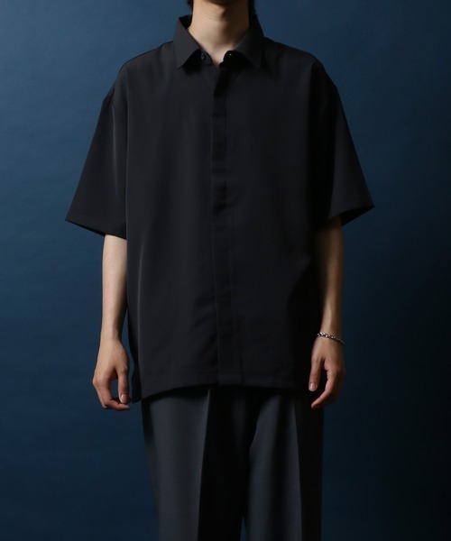 ANPAS（アンパス）の「Polyester Twill Fabric Fly front Shirt ポリツイル 比翼仕立て オーバーサイズ 無地半袖シャツ（シャツ/ブラウス・メンズ・ブラウン/ブラック/ホワイト/チャコール・LL/L/M）」の15枚目の写真