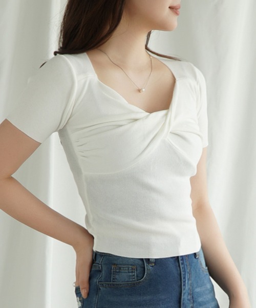 Jasmine Grandiflorum（ジャスミングランディフローラム）の「【Jasmine】クロスデザイン半袖トップス (SS)（Tシャツ/カットソー・レディース・ブラック/ホワイト/ライトグレー/ピンク/レッド・FREE）」の2枚目の写真