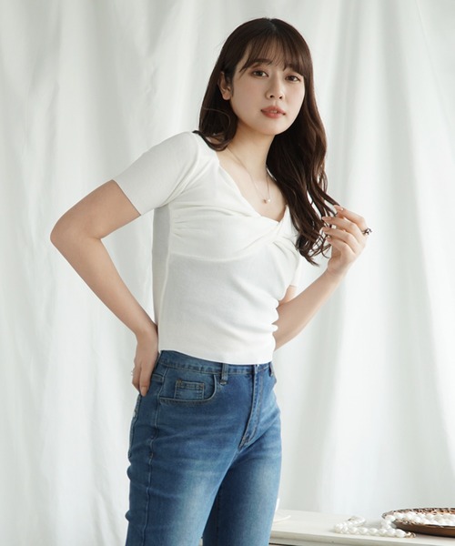 Jasmine Grandiflorum（ジャスミングランディフローラム）の「【Jasmine】クロスデザイン半袖トップス (SS)（Tシャツ/カットソー・レディース・ブラック/ホワイト/ライトグレー/ピンク/レッド・FREE）」の7枚目の写真
