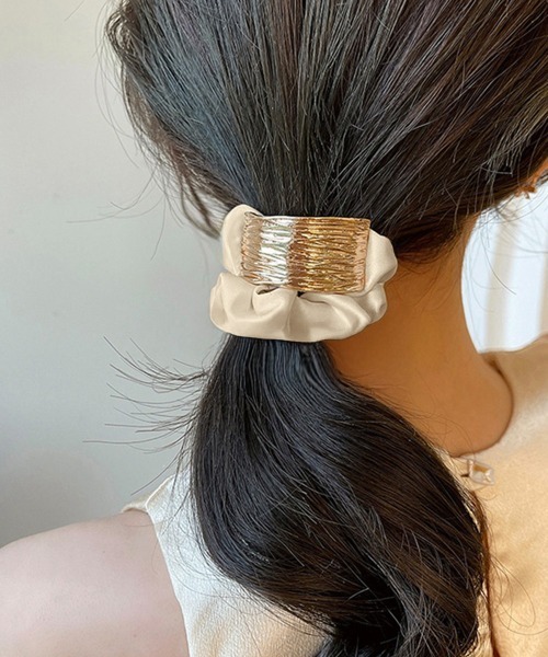 Miniministore(ミニミニストア)の「【新色追加】プレート付きシュシュ 大人っぽいヘアゴム(シュシュ・レディース・アイボリー/ブラック/パープル/ブラウン/ベージュ・FREE)」の4枚目の写真