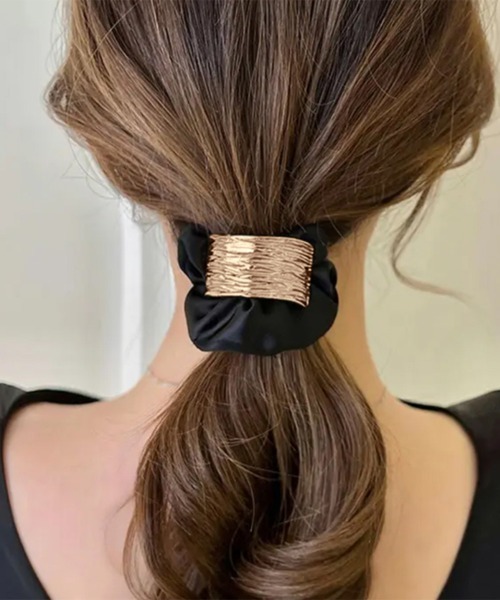 セール】【新色追加】プレート付きシュシュ 大人っぽいヘアゴム