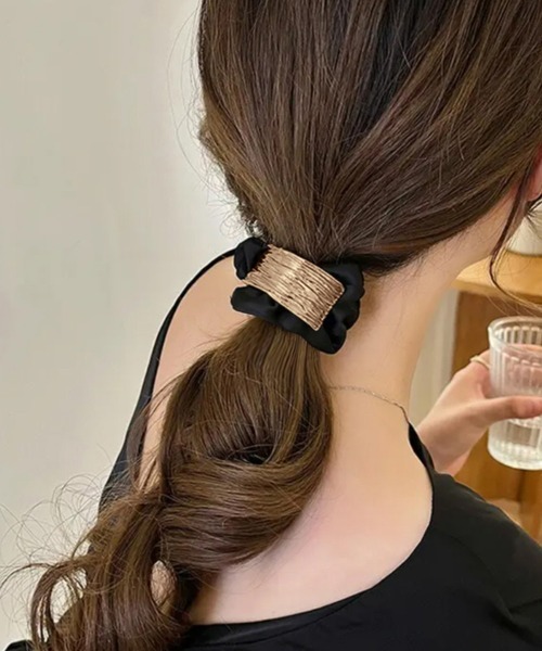 Miniministore(ミニミニストア)の「【新色追加】プレート付きシュシュ 大人っぽいヘアゴム(シュシュ・レディース・アイボリー/ブラック/パープル/ブラウン/ベージュ・FREE)」の8枚目の写真