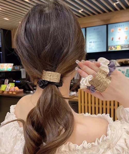 Miniministore(ミニミニストア)の「【新色追加】プレート付きシュシュ 大人っぽいヘアゴム(シュシュ・レディース・アイボリー/ブラック/パープル/ブラウン/ベージュ・FREE)」の9枚目の写真