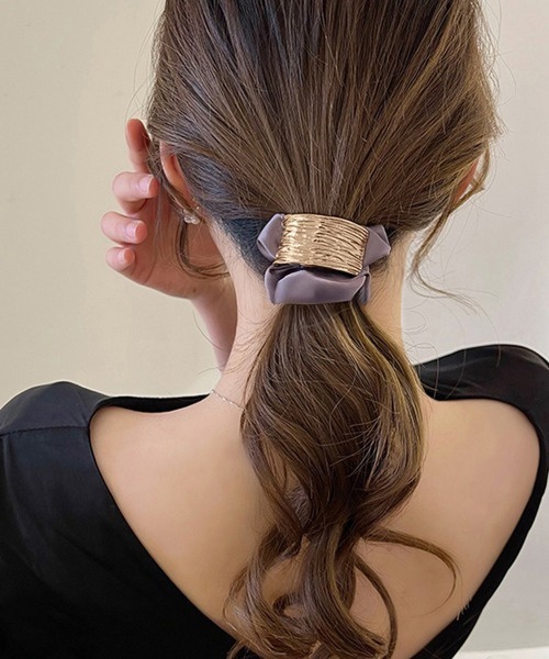 Miniministore(ミニミニストア)の「【新色追加】プレート付きシュシュ 大人っぽいヘアゴム(シュシュ・レディース・アイボリー/ブラック/パープル/ブラウン/ベージュ・FREE)」の11枚目の写真
