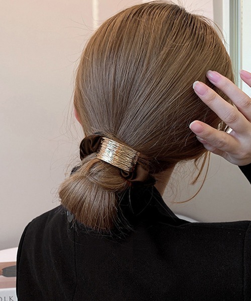 Miniministore(ミニミニストア)の「【新色追加】プレート付きシュシュ 大人っぽいヘアゴム(シュシュ・レディース・アイボリー/ブラック/パープル/ブラウン/ベージュ・FREE)」の12枚目の写真