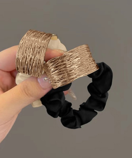 Miniministore(ミニミニストア)の「【新色追加】プレート付きシュシュ 大人っぽいヘアゴム(シュシュ・レディース・アイボリー/ブラック/パープル/ブラウン/ベージュ・FREE)」の18枚目の写真