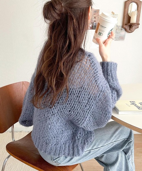 classicalelf（クラシカルエルフ）の「1枚でお洒落見え。レイヤードで魅せる、大人の透明感。メッシュオーバーサイズニット（ニット/セーター・レディース・チャコール/イエロー/パープル/グリーン/ブラウン/ブルー/アイボリー・MEDIUM/LARGE/X-LARGE/SMALL）」の16枚目の写真