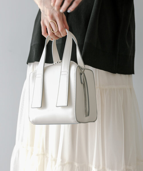 loti(ロティ)の「【3色展開】loti ボックスボストンBAG(トートバッグ・レディース・カーキ/ブラック/オフホワイト・ONE SIZE)」の4枚目の写真