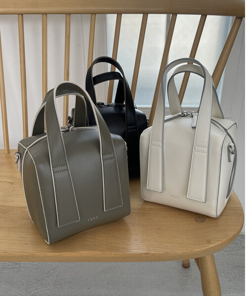 loti(ロティ)の「【3色展開】loti ボックスボストンBAG(トートバッグ・レディース・カーキ/ブラック/オフホワイト・ONE SIZE)」の6枚目の写真