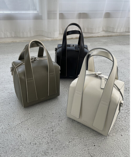 loti(ロティ)の「【3色展開】loti ボックスボストンBAG(トートバッグ・レディース・カーキ/ブラック/オフホワイト・ONE SIZE)」の7枚目の写真