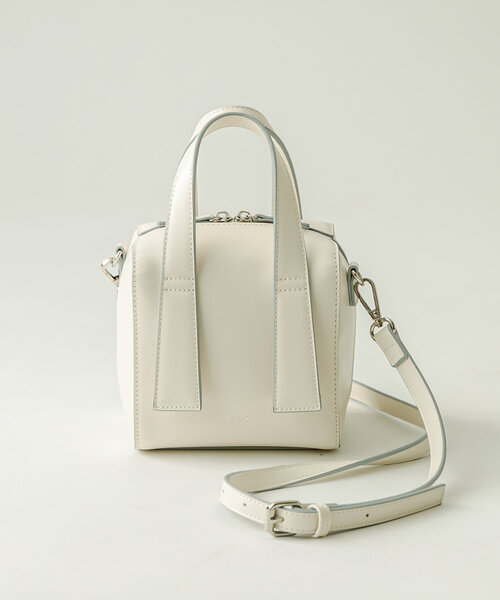 loti(ロティ)の「【3色展開】loti ボックスボストンBAG(トートバッグ・レディース・カーキ/ブラック/オフホワイト・ONE SIZE)」の8枚目の写真