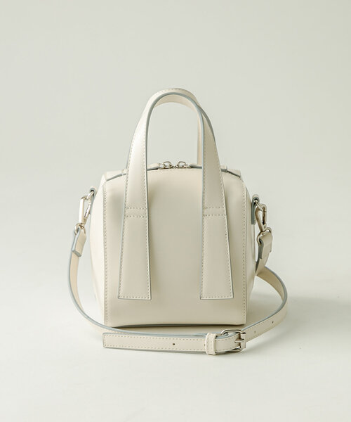 loti(ロティ)の「【3色展開】loti ボックスボストンBAG(トートバッグ・レディース・カーキ/ブラック/オフホワイト・ONE SIZE)」の11枚目の写真