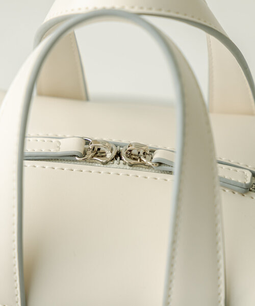 loti(ロティ)の「【3色展開】loti ボックスボストンBAG(トートバッグ・レディース・カーキ/ブラック/オフホワイト・ONE SIZE)」の13枚目の写真