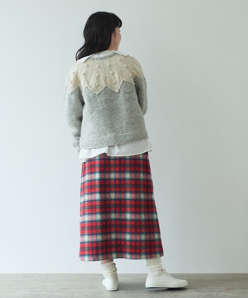 bulle de savon（ビュルデサボン）の「ネパールハンドニット ジグザグ求心 カーディガン（ニット/セーター・レディース・ホワイト/グレー・FREE）」の8枚目の写真