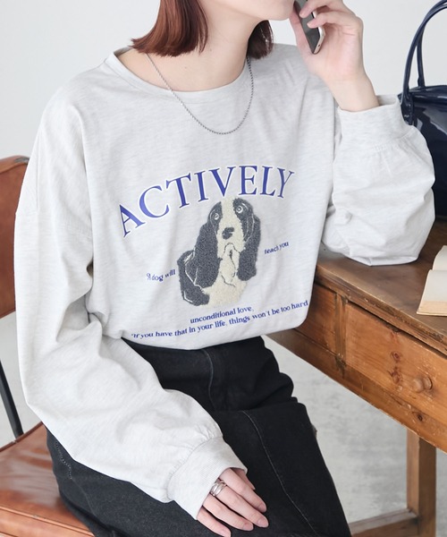 BONLECILL(ボンルシール)の「DOGサガラ刺繍×プリントオーバーロンTEE(Tシャツ/カットソー・レディース・ブルー/チャコールグレー/オフホワイト/ホワイト系/ライトブルー/オートミール/ダークグレー/スミクロ/ネイビー・FREE)」の7枚目の写真