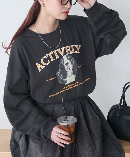 BONLECILL(ボンルシール)の「DOGサガラ刺繍×プリントオーバーロンTEE(Tシャツ/カットソー・レディース・ブルー/チャコールグレー/オフホワイト/ホワイト系/ライトブルー/オートミール/ダークグレー/スミクロ/ネイビー・FREE)」の6枚目の写真