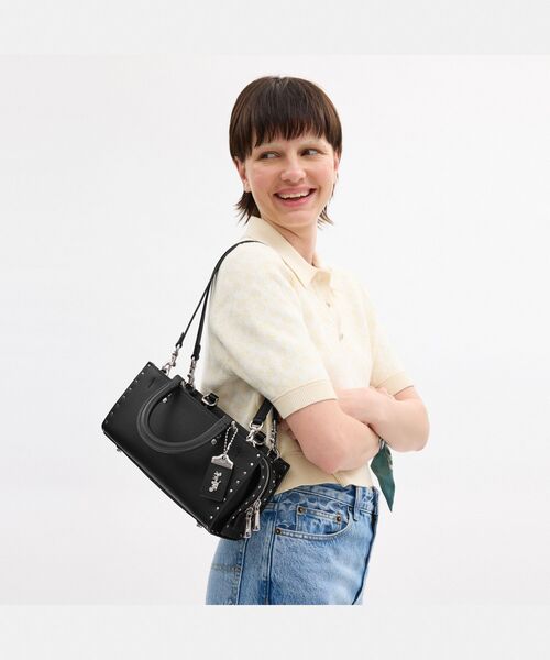 【COACH】2WAY！バゲット型 ローグハンドバッグ 26 リベット付き 公式】COACH – コーチ | ローグ バッグ 26・リベット