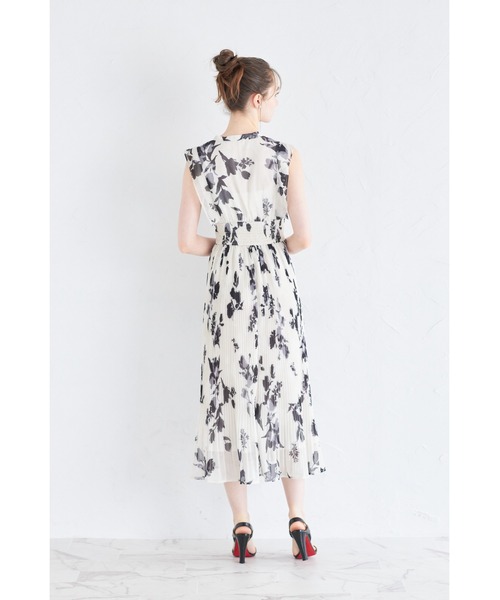 tocco closet(トッコ クローゼット)の「リボン付きウエストシャーリングフラワープリントプリーツワンピース(ワンピース・レディース・サックスブルー/ラベンダー/ブラック・M)」の17枚目の写真