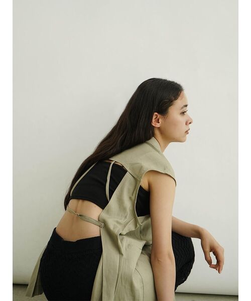 FIKA.（フィーカ）の「Back open gilet（ベスト・レディース・ベージュ/アイボリー/ブラック・MEDIUM）」の10枚目の写真