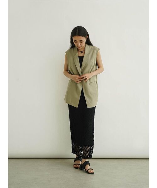 FIKA.（フィーカ）の「Back open gilet（ベスト・レディース・ベージュ/アイボリー/ブラック・MEDIUM）」の12枚目の写真