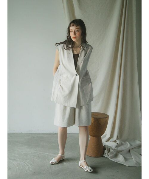FIKA.（フィーカ）の「Back open gilet（ベスト・レディース・ベージュ/アイボリー/ブラック・MEDIUM）」の15枚目の写真
