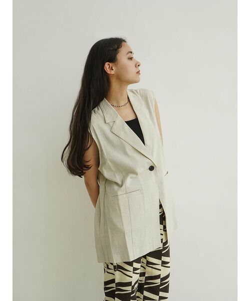 FIKA.（フィーカ）の「Back open gilet（ベスト・レディース・ベージュ/アイボリー/ブラック・MEDIUM）」の16枚目の写真