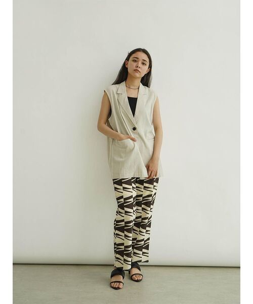 FIKA.（フィーカ）の「Back open gilet（ベスト・レディース・ベージュ/アイボリー/ブラック・MEDIUM）」の18枚目の写真