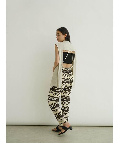 FIKA.（フィーカ）の「Back open gilet（ベスト・レディース・ベージュ/アイボリー/ブラック・MEDIUM）」の19枚目の写真