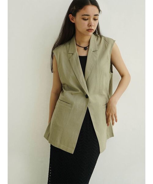 FIKA.（フィーカ）の「Back open gilet（ベスト・レディース・ベージュ/アイボリー/ブラック・MEDIUM）」の7枚目の写真