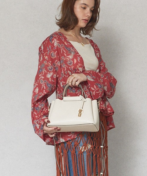 Ungrid（アングリッド）の「【Ungrid/アングリッド】キーチャーム付　軽量両アオリポケット2WAYバッグ（ハンドバッグ・レディース・アイボリー/グレイッシュベージュ/ブラック/ブラウン・FREE）」の9枚目の写真