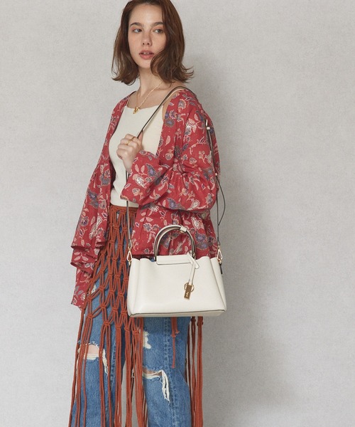 Ungrid（アングリッド）の「【Ungrid/アングリッド】キーチャーム付　軽量両アオリポケット2WAYバッグ（ハンドバッグ・レディース・アイボリー/グレイッシュベージュ/ブラック/ブラウン・FREE）」の11枚目の写真