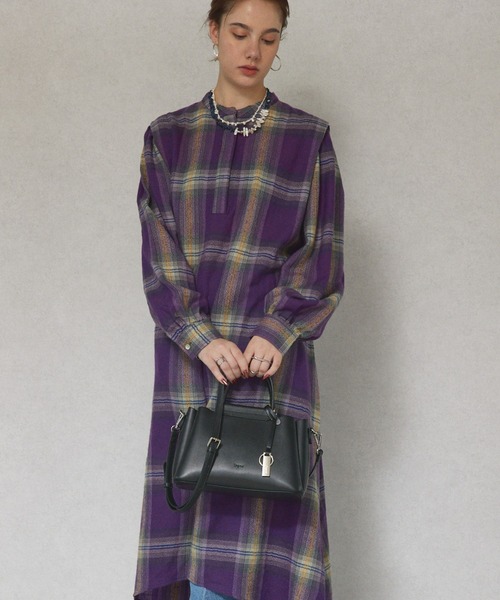 Ungrid（アングリッド）の「【Ungrid/アングリッド】キーチャーム付　軽量両アオリポケット2WAYバッグ（ハンドバッグ・レディース・アイボリー/グレイッシュベージュ/ブラック/ブラウン・FREE）」の15枚目の写真