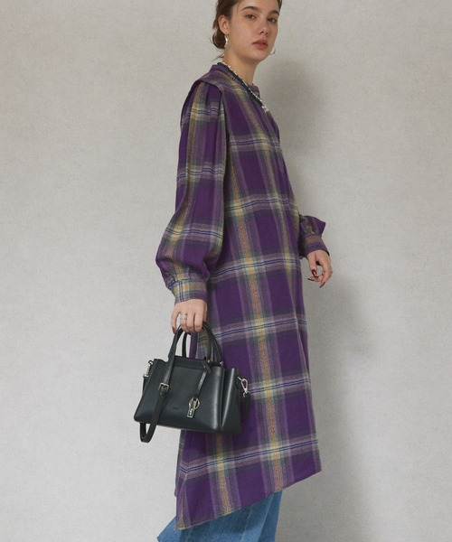 Ungrid（アングリッド）の「【Ungrid/アングリッド】キーチャーム付　軽量両アオリポケット2WAYバッグ（ハンドバッグ・レディース・アイボリー/グレイッシュベージュ/ブラック/ブラウン・FREE）」の16枚目の写真