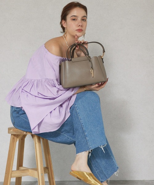 Ungrid（アングリッド）の「【Ungrid/アングリッド】キーチャーム付　軽量両アオリポケット2WAYバッグ（ハンドバッグ・レディース・アイボリー/グレイッシュベージュ/ブラック/ブラウン・FREE）」の7枚目の写真