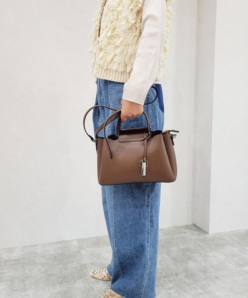 Ungrid（アングリッド）の「【Ungrid/アングリッド】キーチャーム付　軽量両アオリポケット2WAYバッグ（ハンドバッグ・レディース・アイボリー/グレイッシュベージュ/ブラック/ブラウン・FREE）」の8枚目の写真