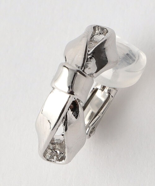 BEAUTY&YOUTH UNITED ARROWS（ビューティーアンドユースユナイテッドアローズ）の「メタル リボン イヤリング（イヤリング・レディース・ゴールド/シルバー・FREE）」の6枚目の写真