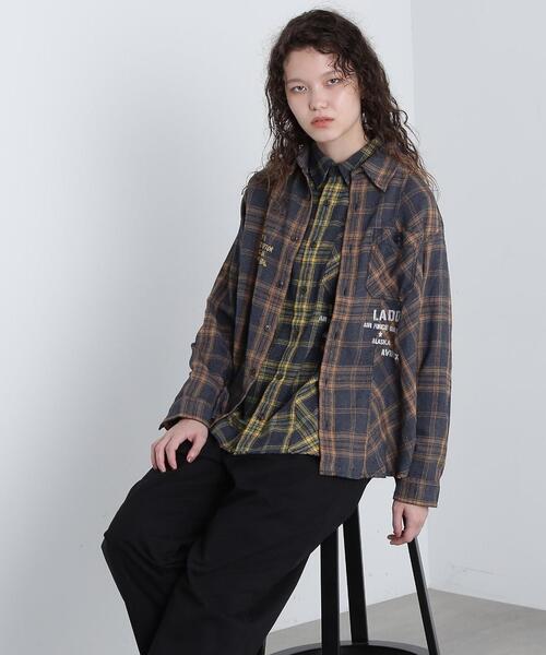 AVIREX(アヴィレックス)の「CHEMICAL WASH CHECK SHIRT/ケミカルウォッシュ チェックシャツ(シャツ/ブラウス・レディース・イエロー/オレンジ/モスグリーン・M/S)」の1枚目の写真