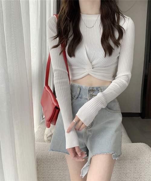 THISIS(ディスイズ)の「ツイストデザイン クロップドニットトップス(ニット/セーター・レディース・ピンク/ホワイト/ミント/オレンジ/ブラック/ブルー・FREE)」の2枚目の写真