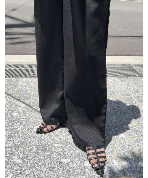 Re:EDIT（リエディ）の「[低身長/高身長サイズ有]フロッキードットカットクレープパンツ（その他パンツ・レディース・ブラック/アイボリー・SHORT/MEDIUM/TALL/LARGE）」の6枚目の写真
