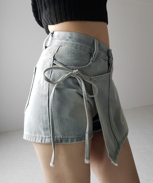 me+em select（ミームセレクト）の「【 ４size 】サイドリボンレイヤードウォッシュデニムミニスカパン ／　side ribbon layered wash denim mini skirt pants（デニムパンツ・レディース・ライトブルー・SMALL/MEDIUM/LARGE/X-LARGE）」の6枚目の写真