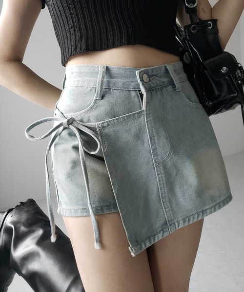 me+em select（ミームセレクト）の「【 ４size 】サイドリボンレイヤードウォッシュデニムミニスカパン ／　side ribbon layered wash denim mini skirt pants（デニムパンツ・レディース・ライトブルー・SMALL/MEDIUM/LARGE/X-LARGE）」の5枚目の写真