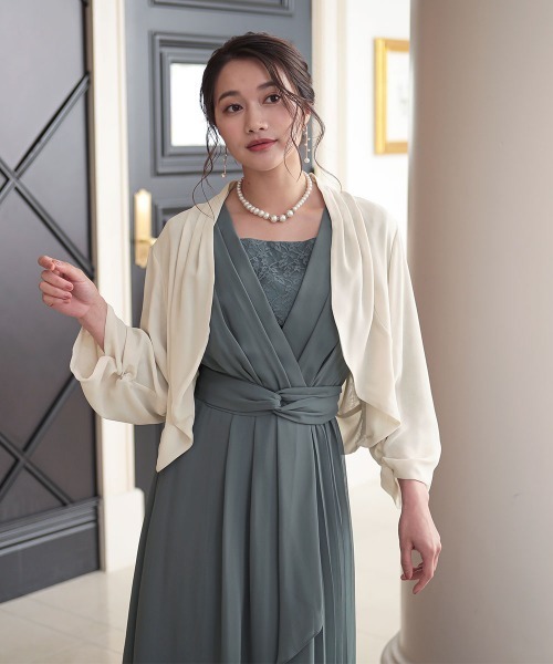 Jolie et Jolie(ジョリーエジョリー)の「着丈長めバックリボンデザインシフォンボレロ(カーディガン/ボレロ・レディース・ベージュ/ブラック・3L/S/M/L/LL/5L/4L)」の4枚目の写真