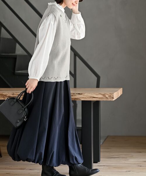 rps（アールピーエス）の「フラワー刺繍クルーネックニットベスト（ベスト・レディース・ブラック/アイボリー/マスタード/グレー・フリー）」の14枚目の写真