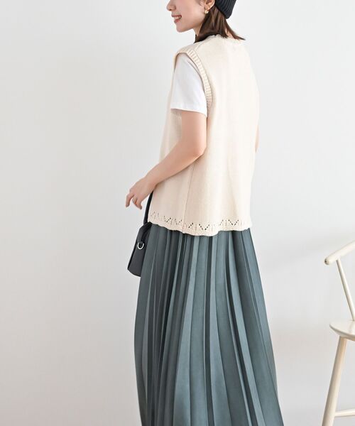 rps（アールピーエス）の「フラワー刺繍クルーネックニットベスト（ベスト・レディース・ブラック/アイボリー/マスタード/グレー・フリー）」の19枚目の写真