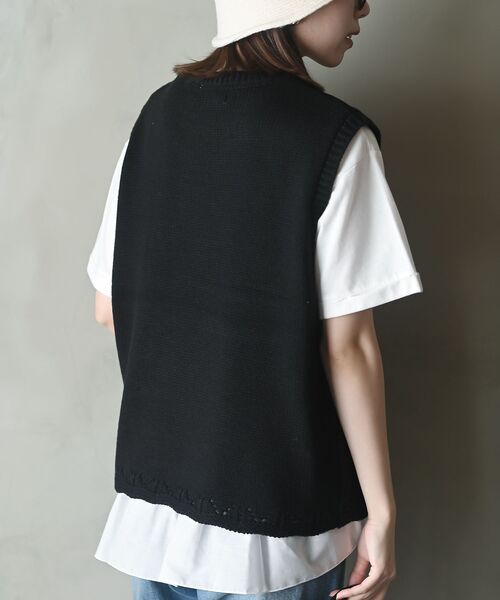 rps（アールピーエス）の「フラワー刺繍クルーネックニットベスト（ベスト・レディース・ブラック/アイボリー/マスタード/グレー・フリー）」の8枚目の写真