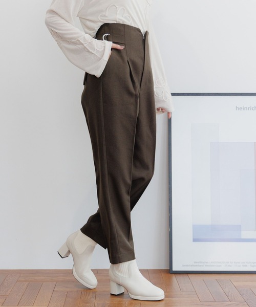 mysty woman（ミスティウーマン）の「Ｗベルトテーパードパンツ 149651（スラックス・レディース・グレー/チャコールグレー/ブルー系その他/ダークブラウン/ベージュ系その他・FREE）」の4枚目の写真