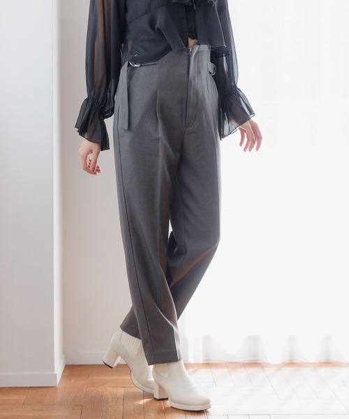 mysty woman（ミスティウーマン）の「Ｗベルトテーパードパンツ 149651（スラックス・レディース・グレー/チャコールグレー/ブルー系その他/ダークブラウン/ベージュ系その他・FREE）」の2枚目の写真