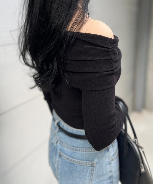 MODE ROBE(モードローブ)の「オフショルデザインニットトップス(ニット/セーター・レディース・グレー/アイボリー/ブラック・FREE)」の6枚目の写真